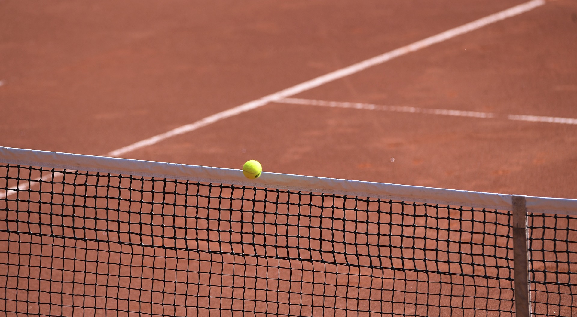 tennis-court-4716300_1920